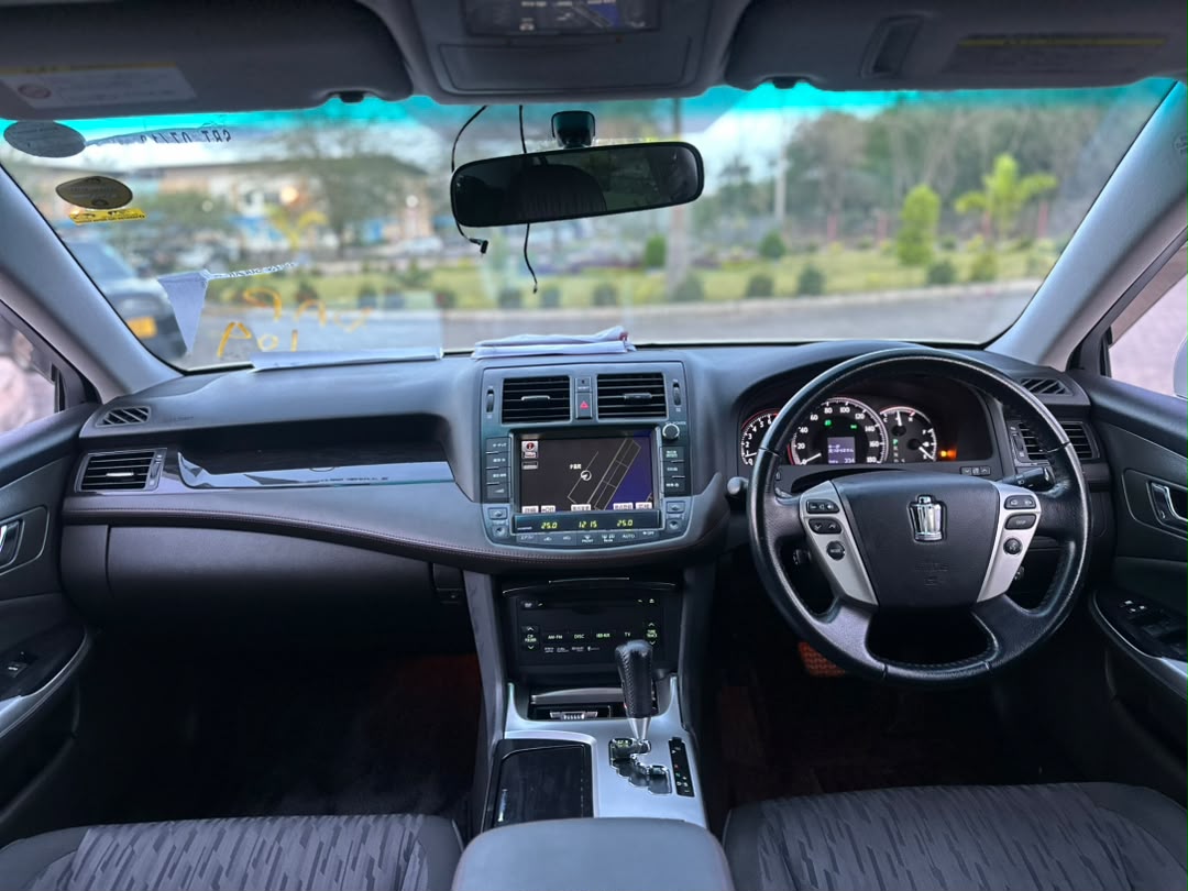 TOYOTA CROWN ATHLETE NEW MODEL thumbnail 4